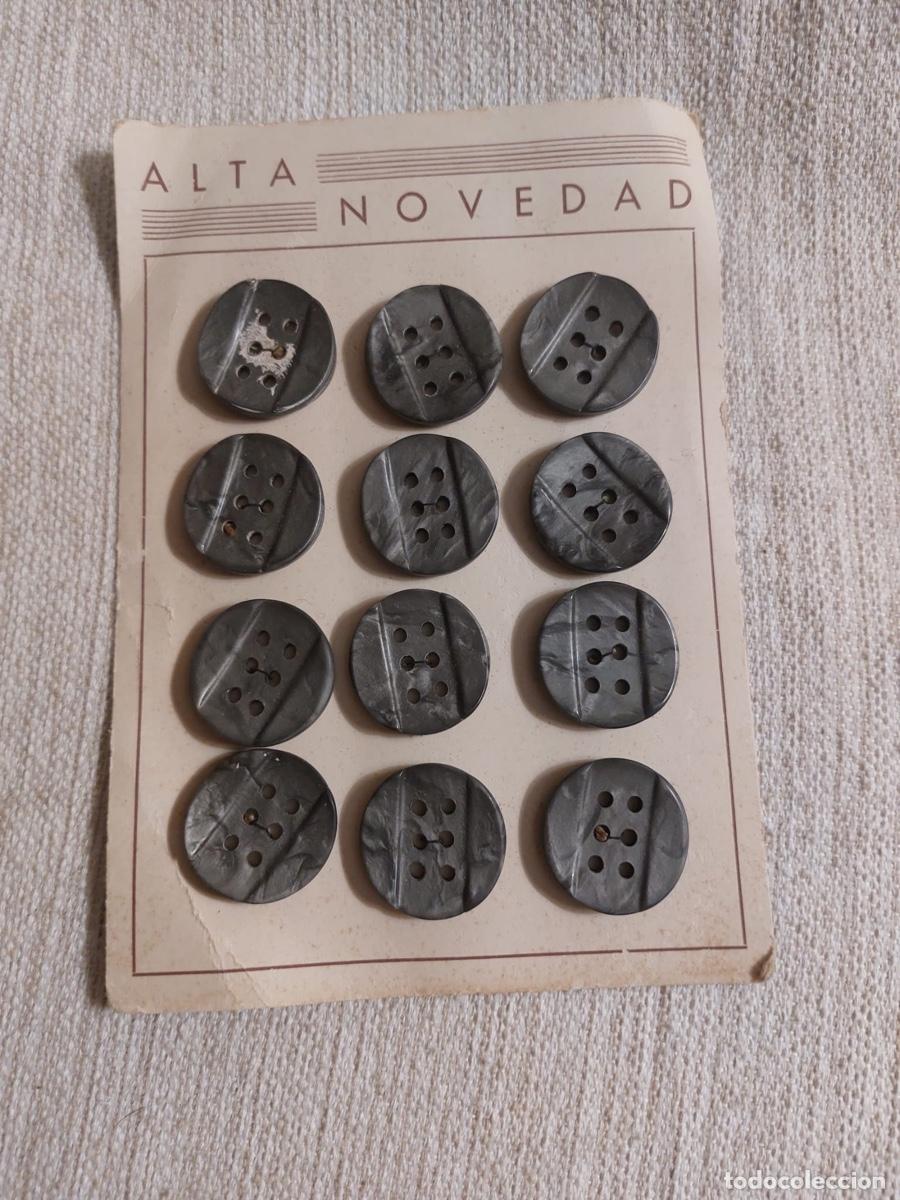 Vintage: 29 BOTONES VINTAGE EN CARTONES ORIGINALES