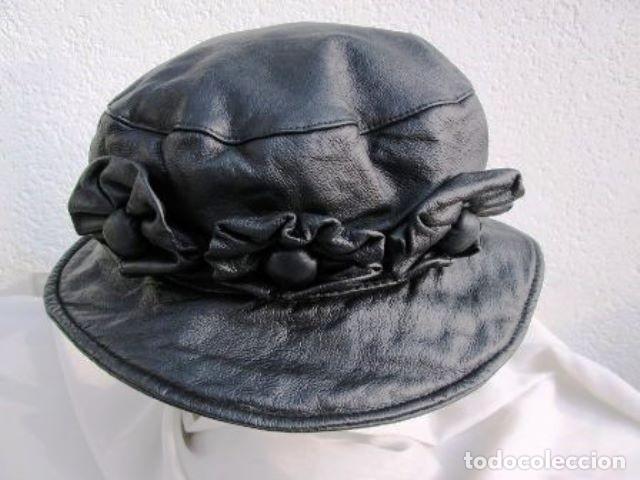 Vintage: Cappello,copricapo da donna in pelle nero - vintage