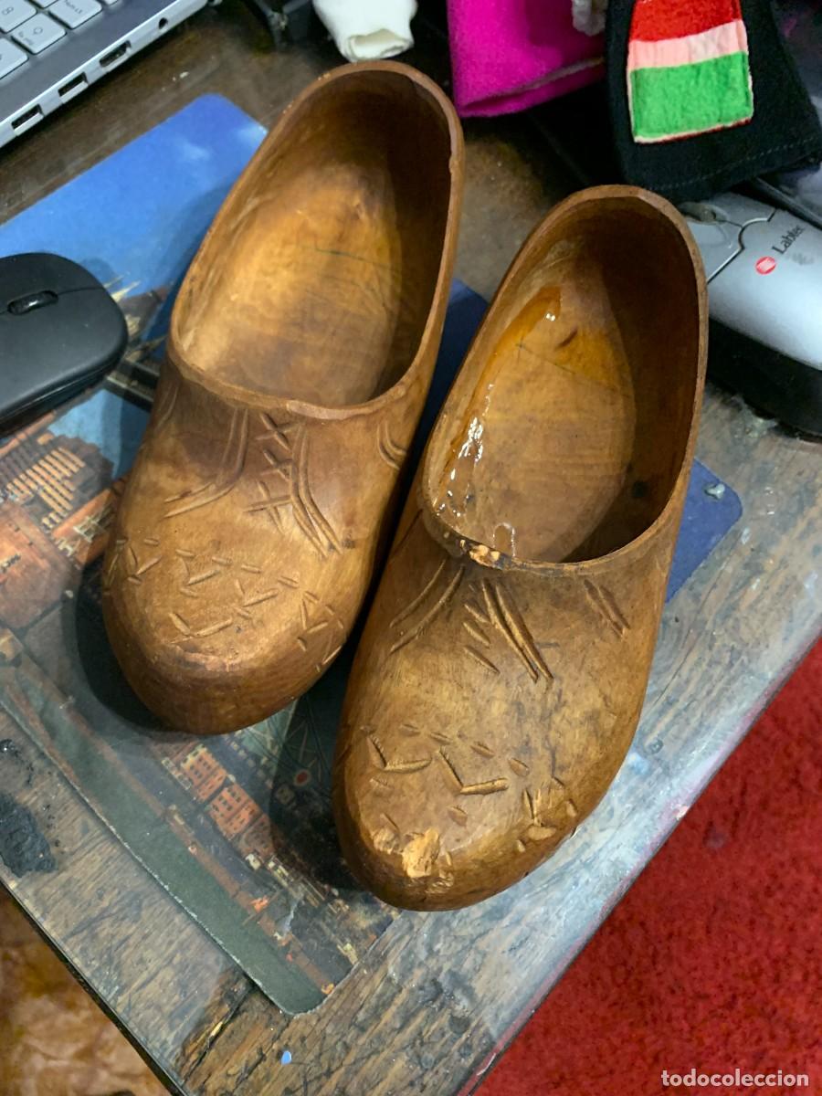 Vintage: albardas o zuecos de madera