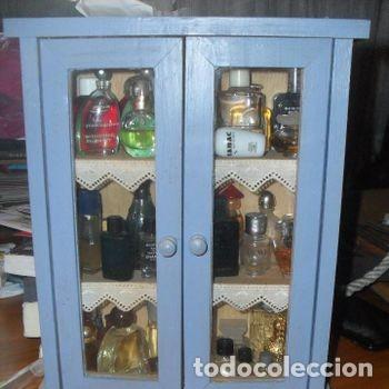 Vintage: Lote 40 Miniaturas Perfumes Chanel Loewe con Mueble Vitrina 27x22x7 cm PEIFER