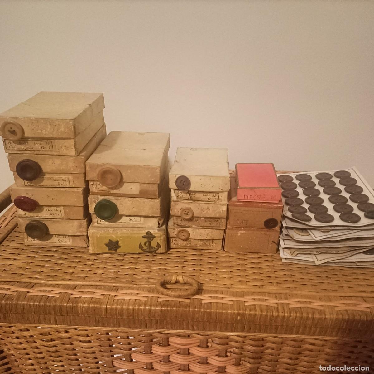 Vintage: Lote de cajas de botones originales con contenido.