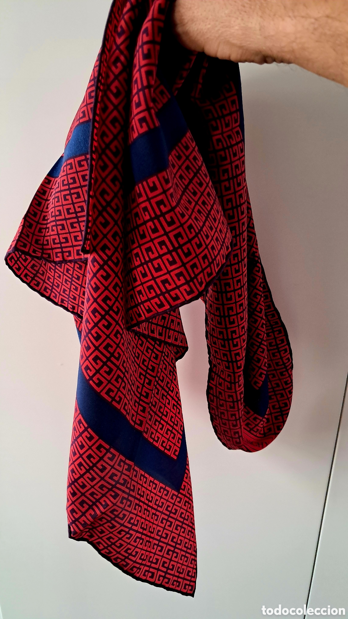 Vintage: Pa&ntilde;uelo vintage Givenchy de seda 66&times;66 cm