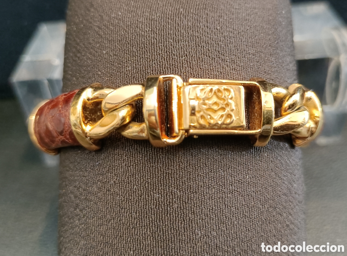 Vintage: Pulsera de marca LOEWE de metal dorado y cocodrilo.