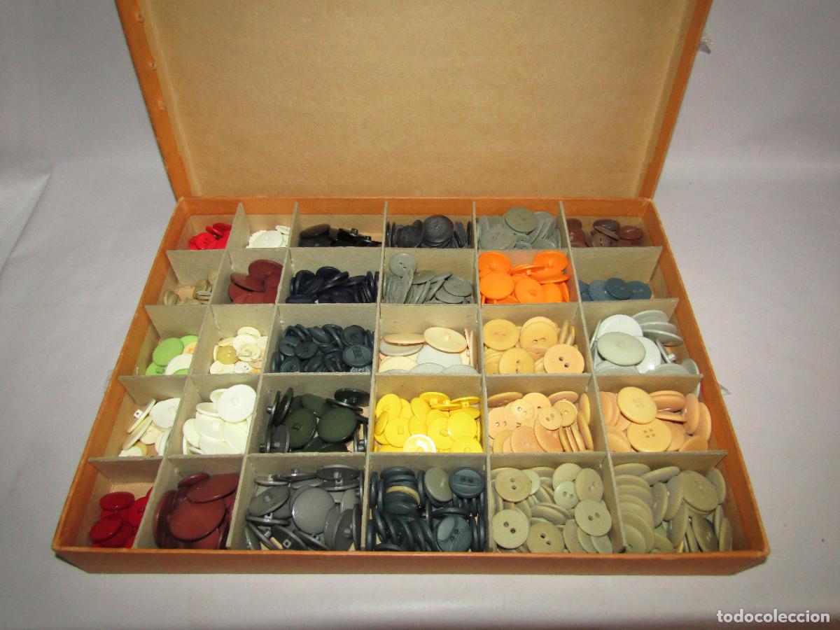 Vintage: Antigua Caja con mas de 1.200 Botones de Mercer&iacute;a a Estrenar