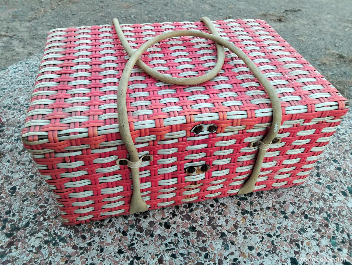 Vintage: Antigua cesta de picnic de pl&aacute;stico scubid&uacute; escubidu rojo rosa blanco picnik vintage con asas 60s.