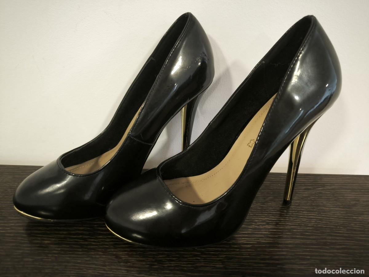Vintage: Zapatos De Tac&oacute;n Furiezza Negro Charol Talla 38 &ndash; Sal&oacute;n Elegante Con Detalle Dorado