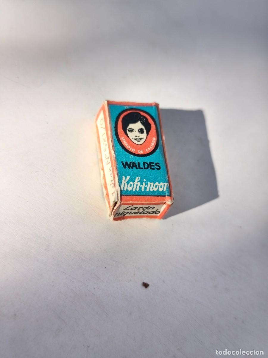 Vintage: CAJA CARTON- CORCHETES CON MUELLE - WALDES KOH-I-NOOR - LATON NIQUELADO 1 dna. N&deg;521/0