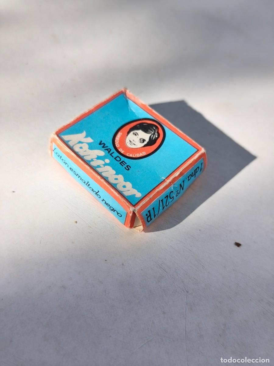 Vintage: CAJA CARTON- CORCHETES CON MUELLE - WALDES KOH-I-NOOR - LATON ESMALTADO NEGRO 1 dna. N&deg;521/1P.
