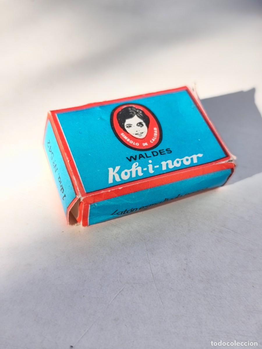 Vintage: CAJA CARTON - CORCHETES - WALDES KOH-I-NOOR - LATON ESMALTADO NEGRO 1 dna. N&deg;542