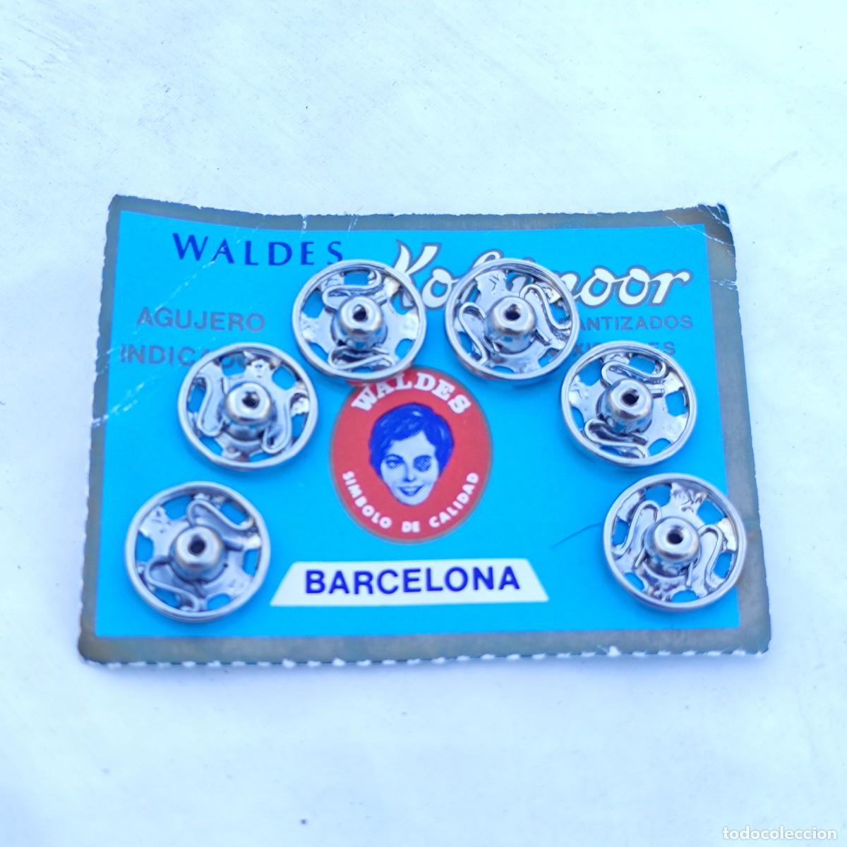 Vintage: BLISTER CORCHETES CON AGUJERO INDICADOR - WALDES KOH-I-NOOR - 6 x 4 cm