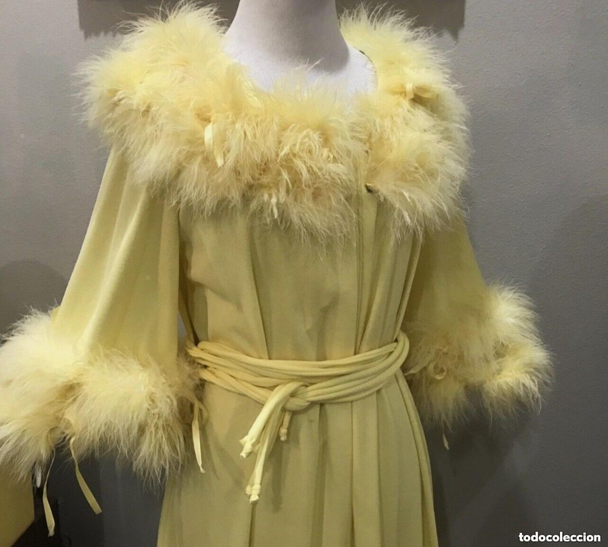 Vintage: Conjunto bata y n&eacute;glig&eacute; vintage Lala of California chiffon amarillo plumas de quita y pon