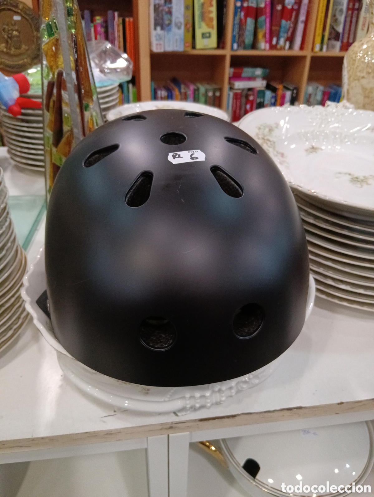 Vintage: Casco de ciclismo y patinete infantil Youin. Color negro