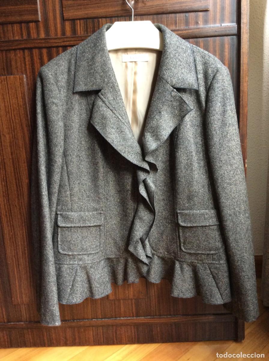 Vintage: CHAQUETA CORTA CON VOLANTE- MARCA : LAUR&Eacute;L . TALLA 40/42
