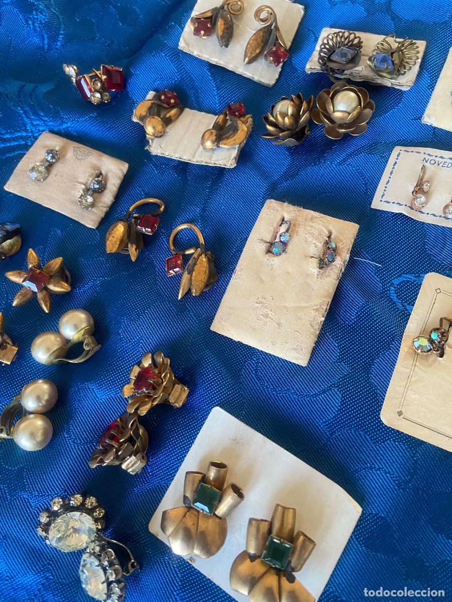 Vintage: 18 PARES DE PENDIENTES.
