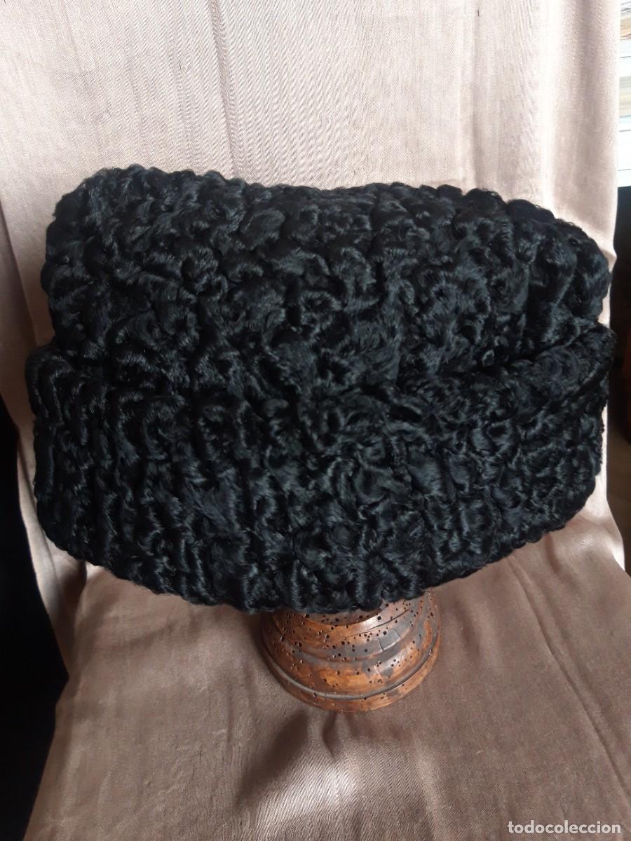 Vintage: Gorro de Astrakan, hacia 1970.