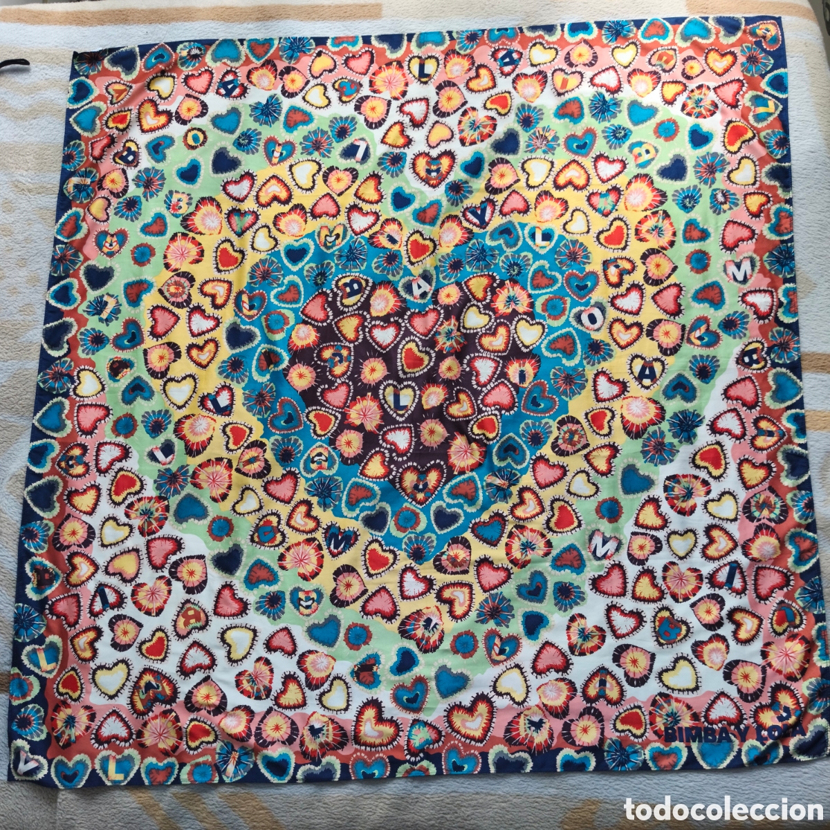 Vintage: Gran pa&ntilde;uelo / foulard Bimba y Lola - Dise&ntilde;o de corazones multicolor, 118 x 118 cm