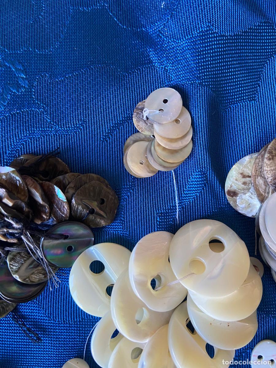 Vintage: M&Aacute;S DE 50 BOTONES DE NACAR - Foto 9