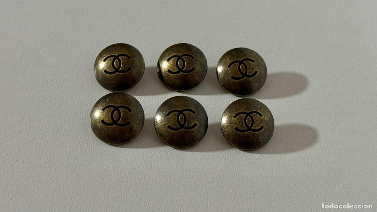Vintage: CHANEL 6 Gold-Tone Metal Buttons, CC Logo, 18 mm, Lot of 6