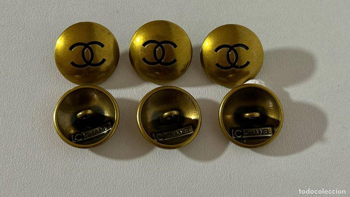 Vintage: CHANEL 6 Gold-Tone Metal Buttons, CC Logo, 18 mm, Lot of 6