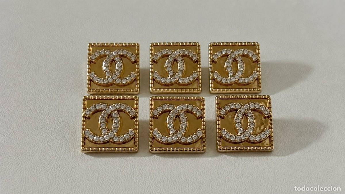 Vintage: CHANEL 6 Gold-Tone Metal Buttons, CC Logo, 18 mm, Lot of 6