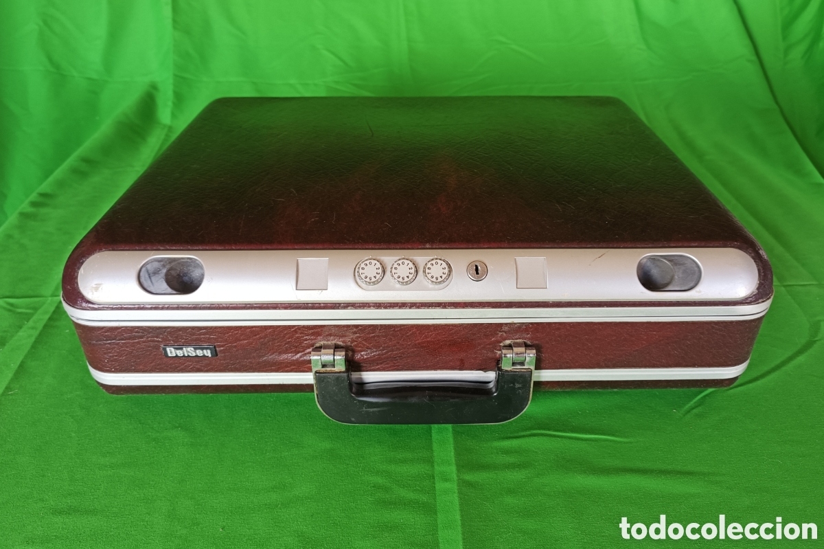 Vintage: Delsey attach&eacute; case complete set