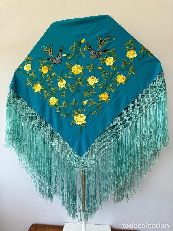 Vintage: Mant&oacute;n merino antiguo bordado