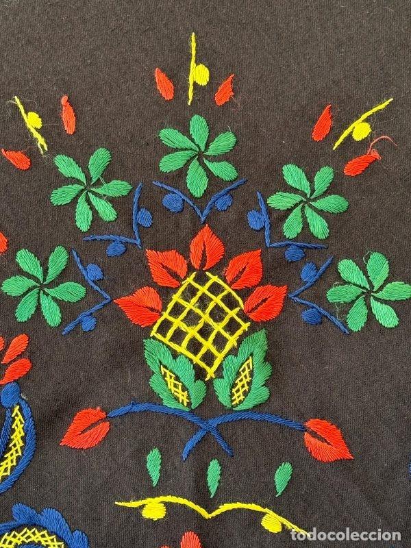 Vintage: Mant&oacute;n merino antiguo bordado - Foto 2