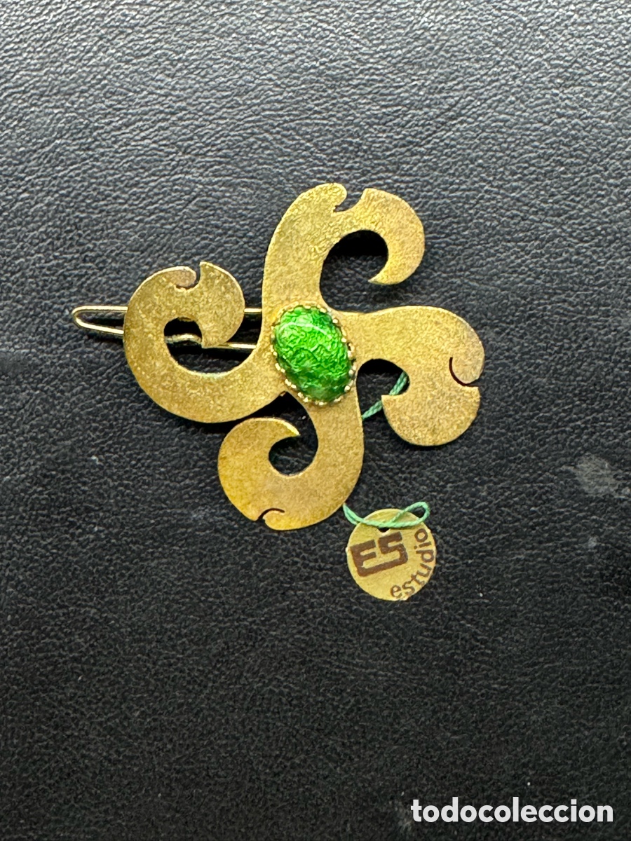 Vintage: Broche vintage espa&ntilde;ol, con etiqueta original, forma de lauburu / cruz curva vasca