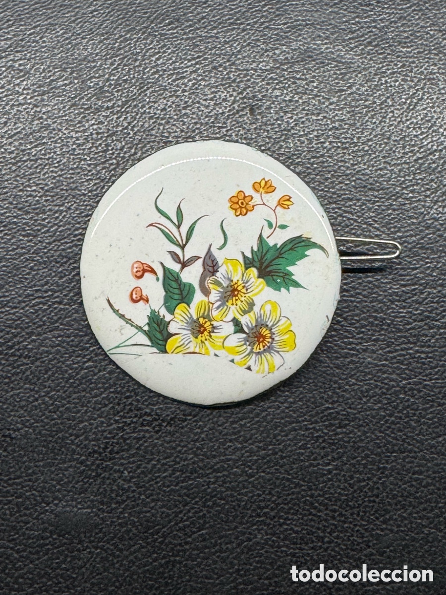 Vintage: Broche redondo esmalte pintado a mano sobre cobre, a&ntilde;os 50s. De 4,5cm.