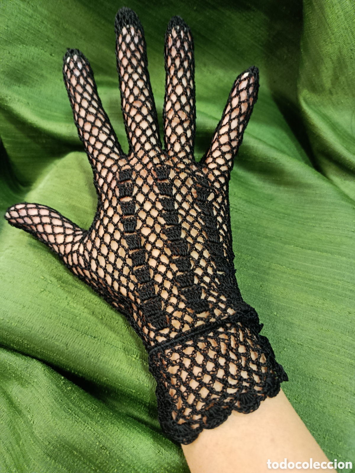 Vintage: Pareja de guantes encaje negro.