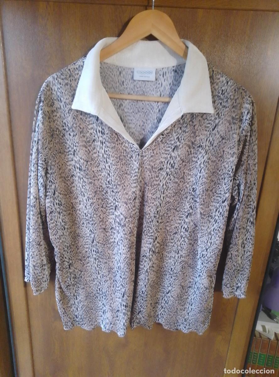 Vintage: Blusa estampada con cuello pico. Canda made for C&A. Talla L