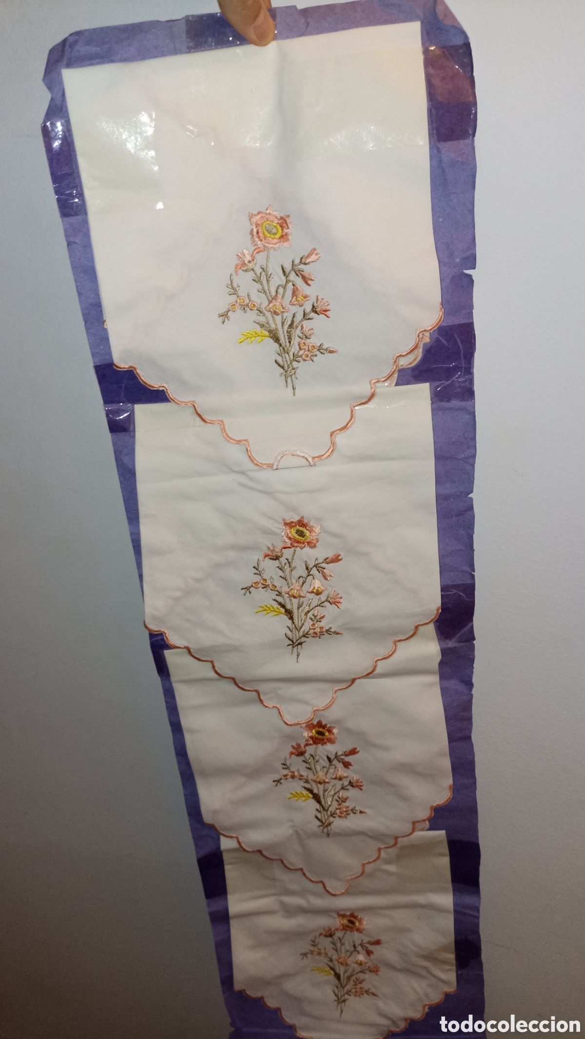 Vintage: 4 Pa&ntilde;uelo / Servilleta de tela vintage con bordado floral. 37/37 en su embalaje