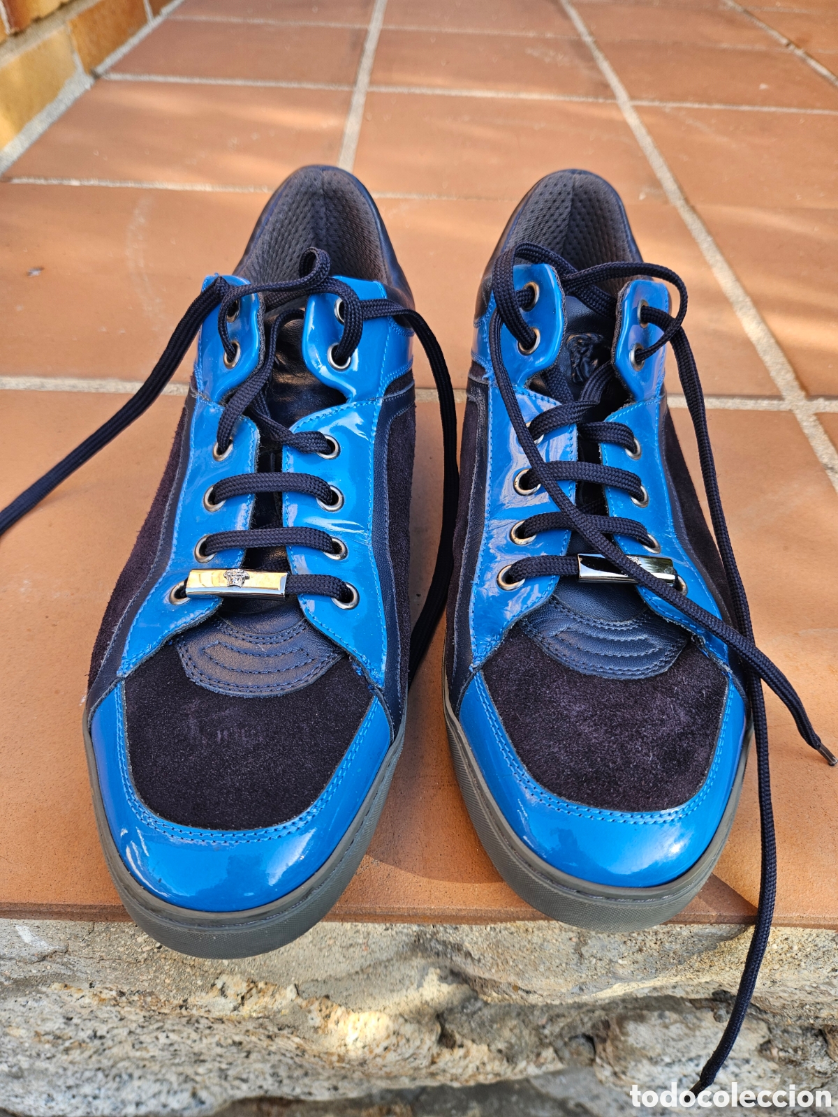 Vintage: zapatillas son las Versace Blue/Navy Blue Leather and Patent Medusa Low Top Sneakers