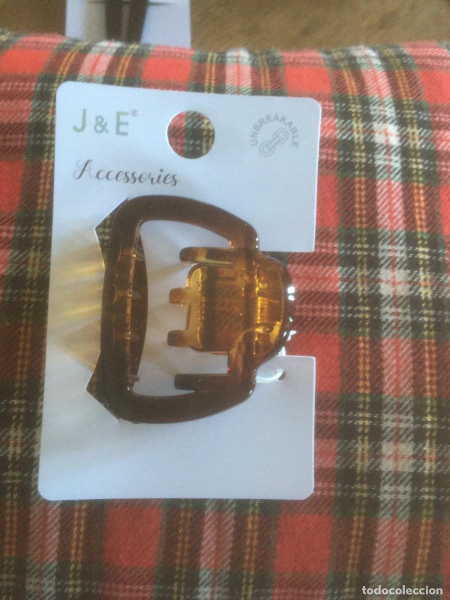 Vintage: PINZA PARA EL. PELO --Pl&aacute;stico y metal