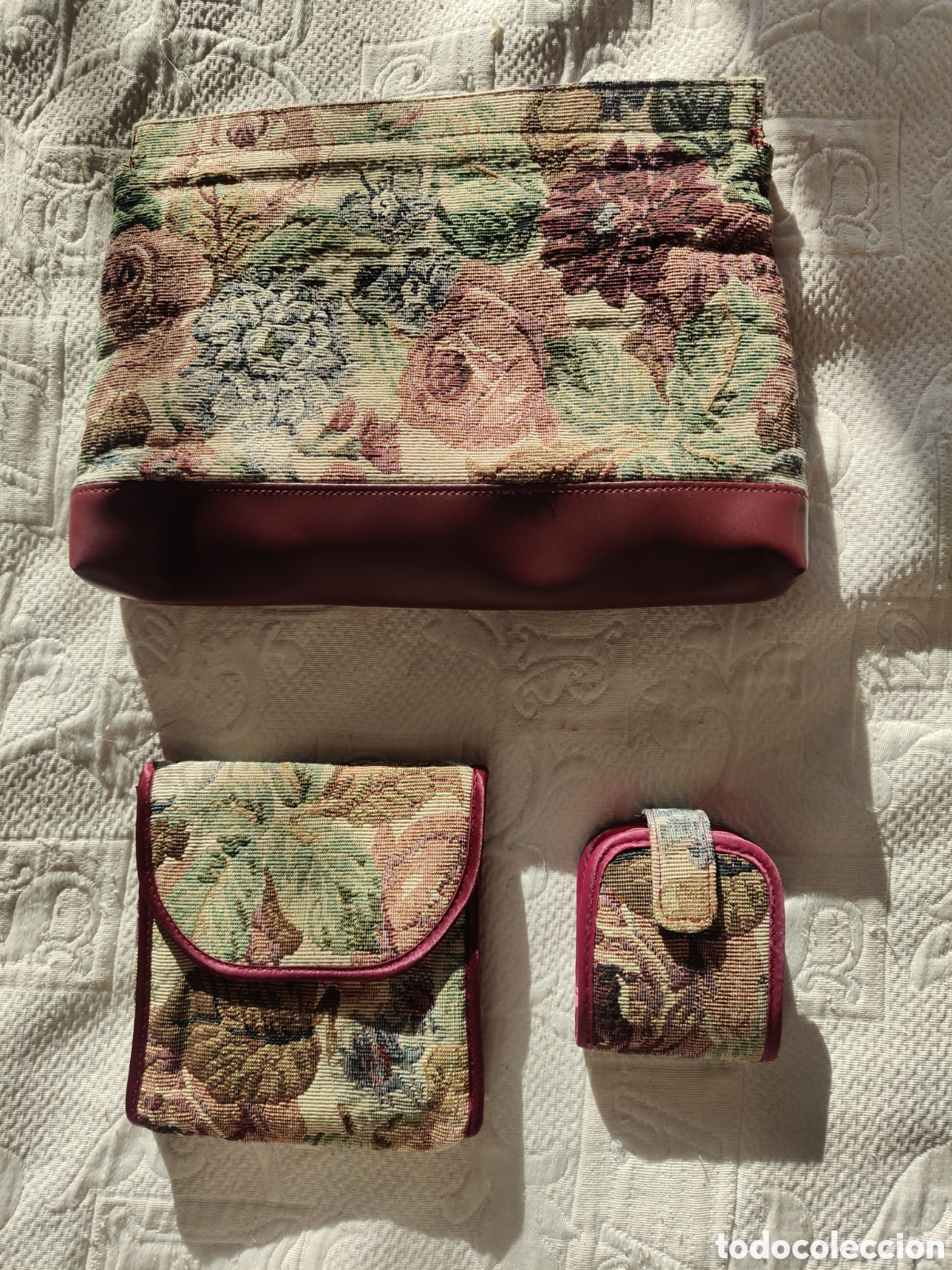 Vintage: Set de 3 neceseres nuevos estampado floral con detalles burdeos vintage