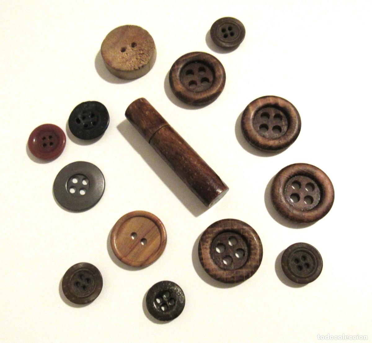 Vintage: LOTE MATERIAL ANTIGUO: UN ALFILETERO DE MADERA, BOTONES DE DIFERENTES TAMA&Ntilde;OS, MADERA, METAL, ETC.
