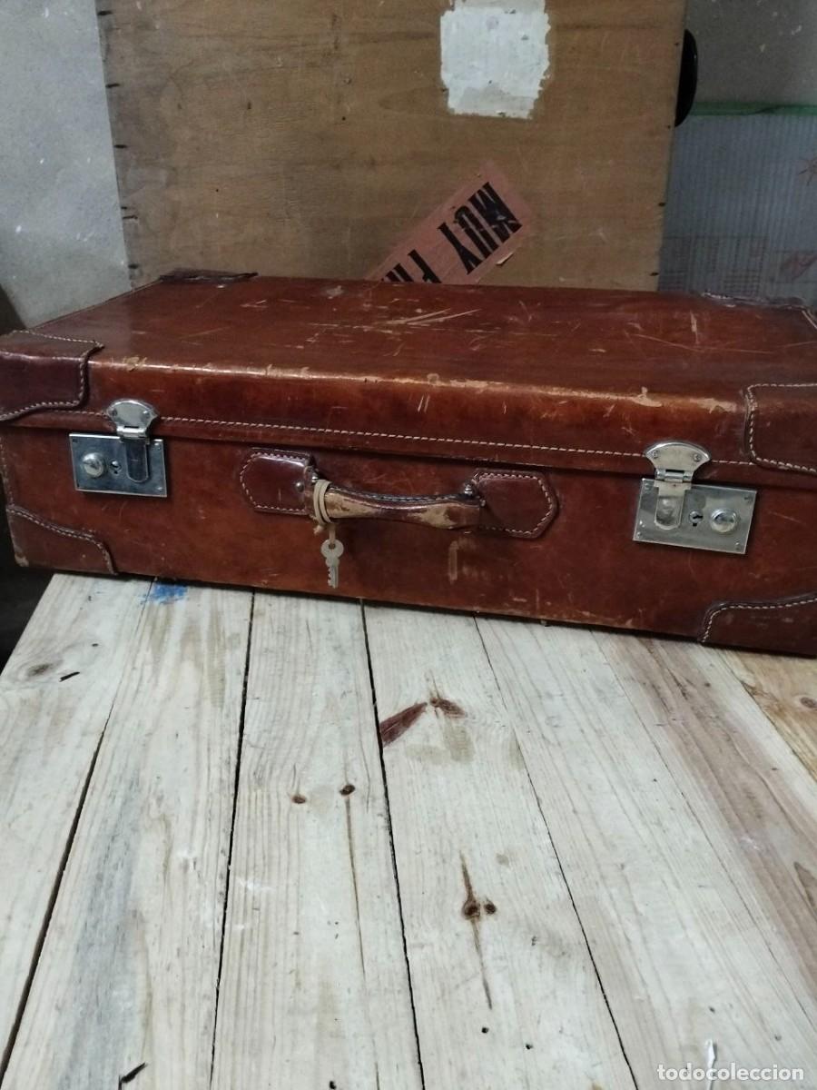 Vintage: Antigua Maleta de Viaje Grande - Piel Marr&oacute;n - Con Llave Original y Etiqueta de Transporte--a&ntilde;os 50