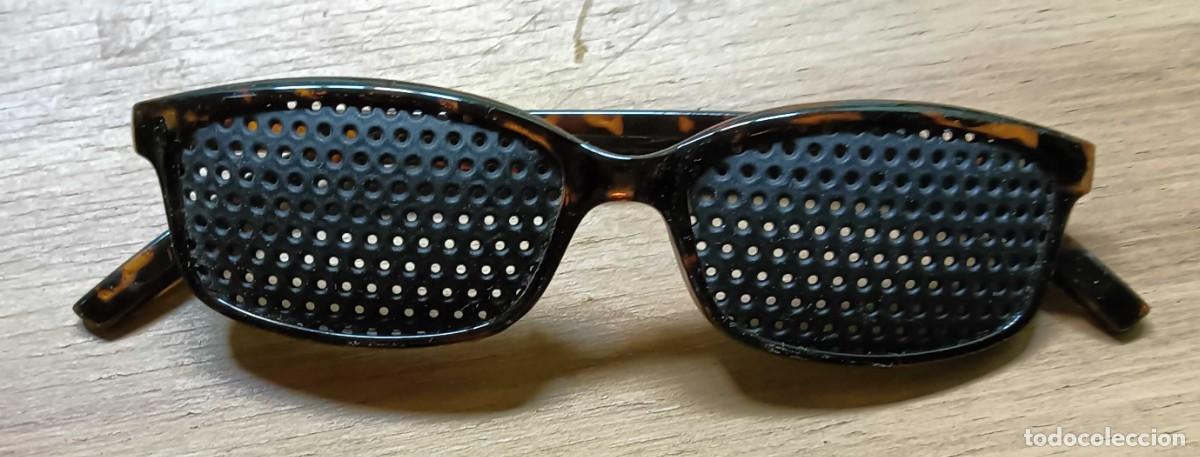 Vintage: GAFAS RETICULARES / ESTENOPEICAS (PINHOLE) &ndash; MONTURA ESTILO CAREY &ndash; LENTES NEGRAS PERFORADAS