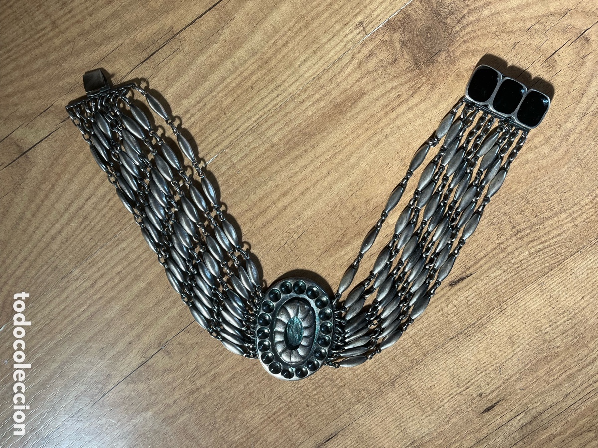 Vintage: GARGANTILLA ANCHA DE M&Uacute;LTIPLES HILOS. VINTAGE CHOKER G&Oacute;TICO