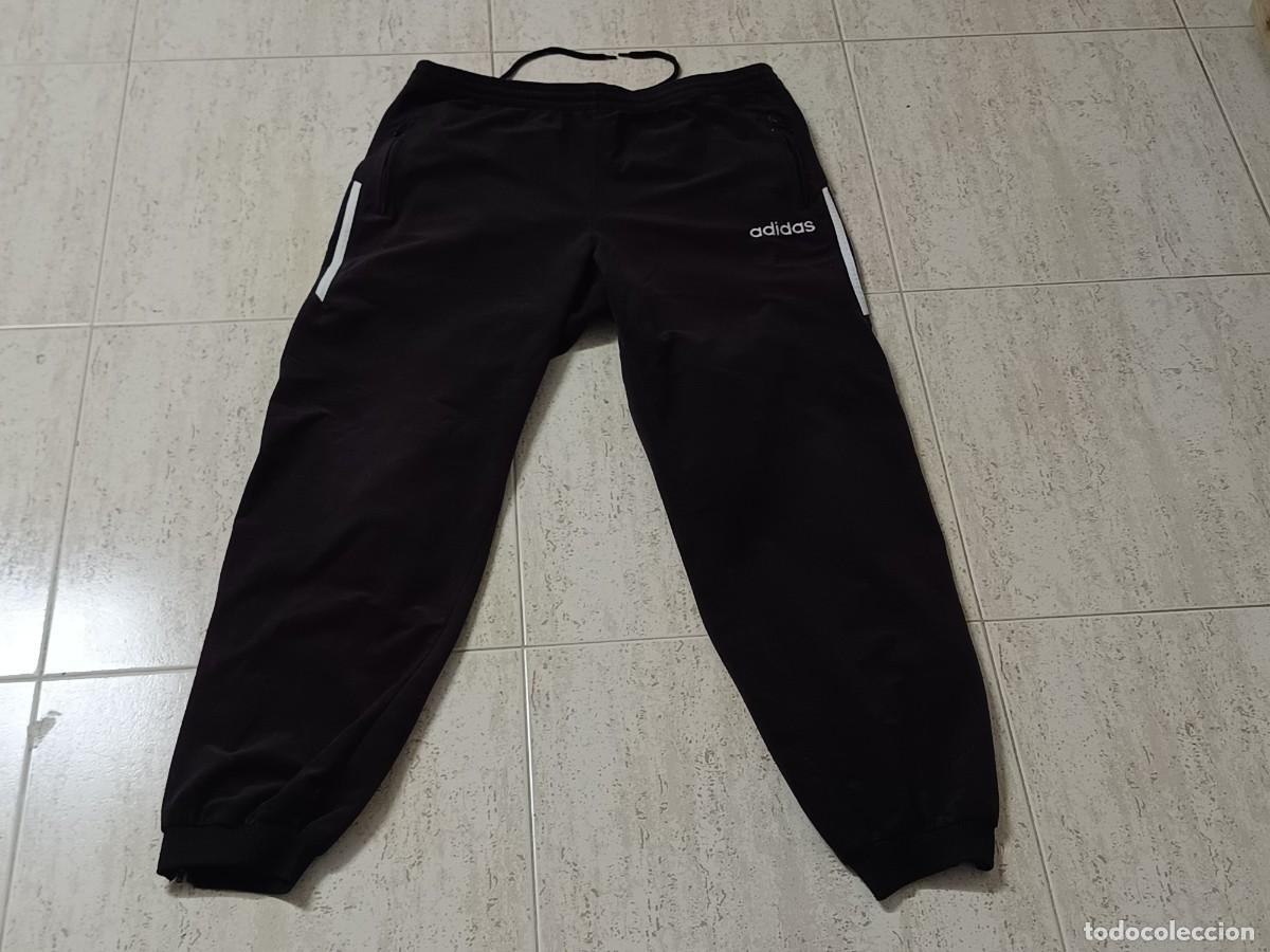 Vintage: Vintage 80-90's. Pantalones ch&aacute;ndal Adidas old school con est&eacute;tica retro y vibes. Talla XXL