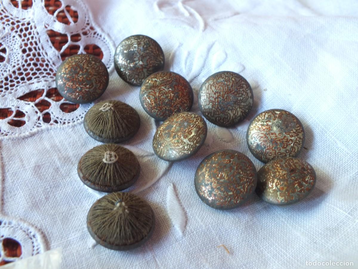 Vintage: ANTIGUOS Y CURIOSOS BOTONES DE METAL Y FORRADOS DE HILO PARA TRAJE INDUMENTARIA ..