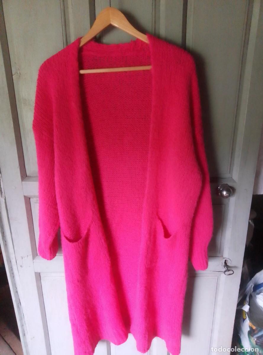 Vintage: Chaqueta punto larga fucsia. Dos bolsillos. Lana. Talla L aprox.