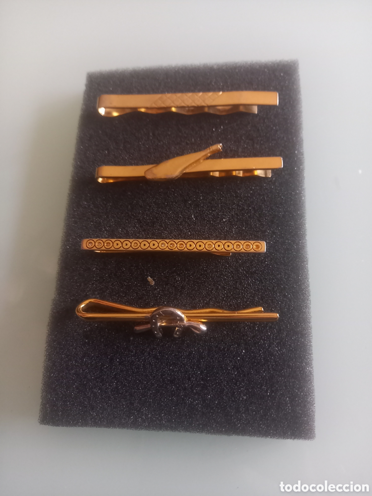 Vintage: Lote de 4 antiguos pisacorbatas / pasadores de corbata vintage de metal dorado