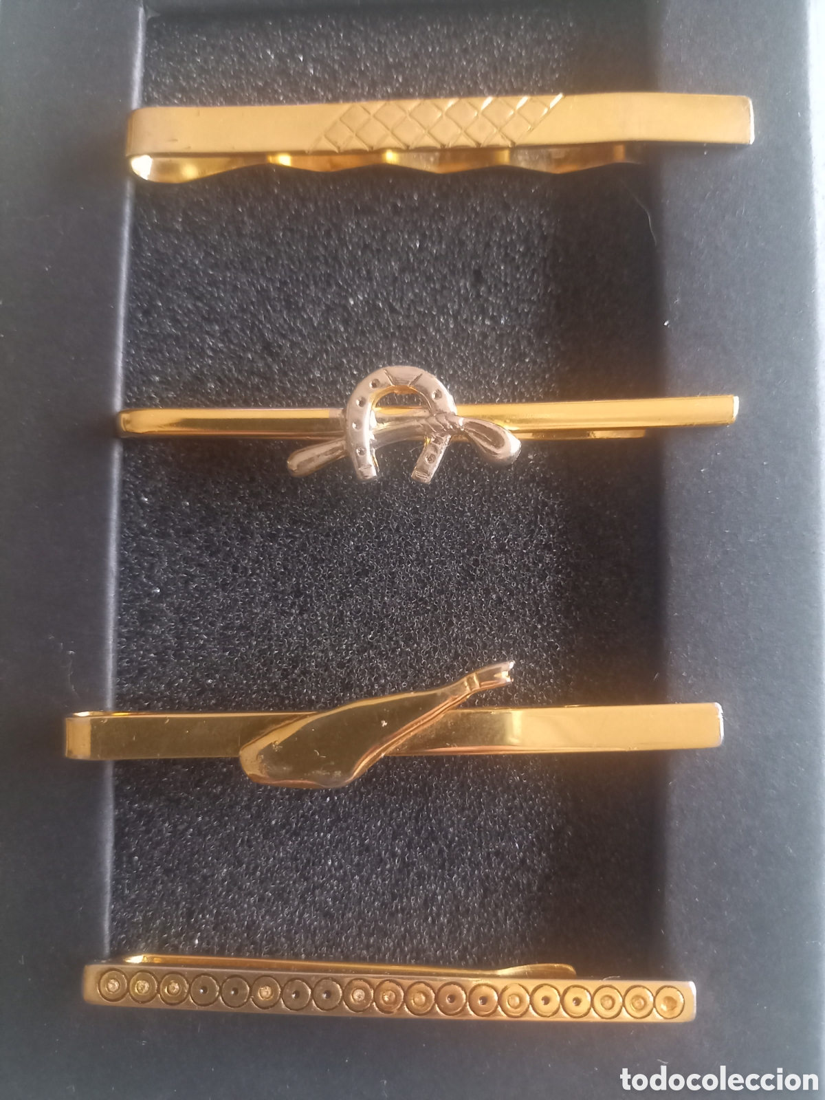 Vintage: Lote de 4 antiguos pisacorbatas / pasadores de corbata vintage de metal dorado