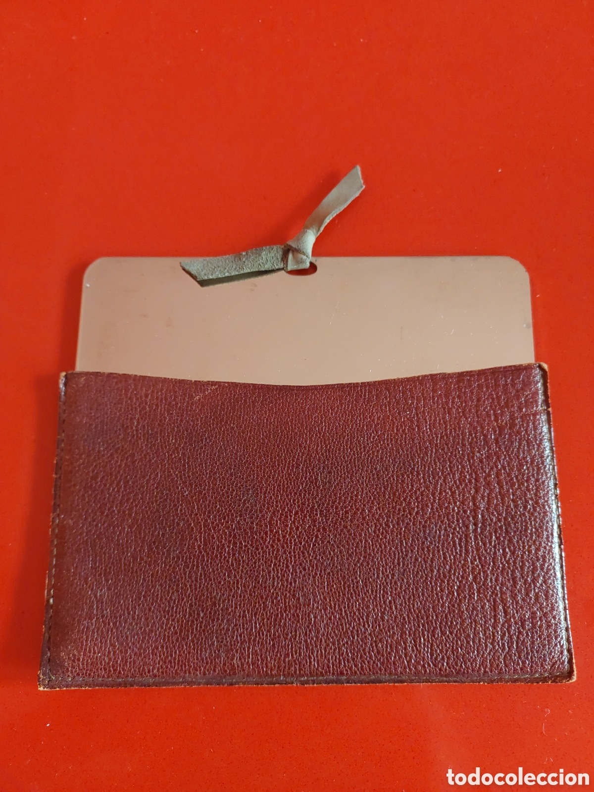 Vintage: Espejo dorado con funda de cuero