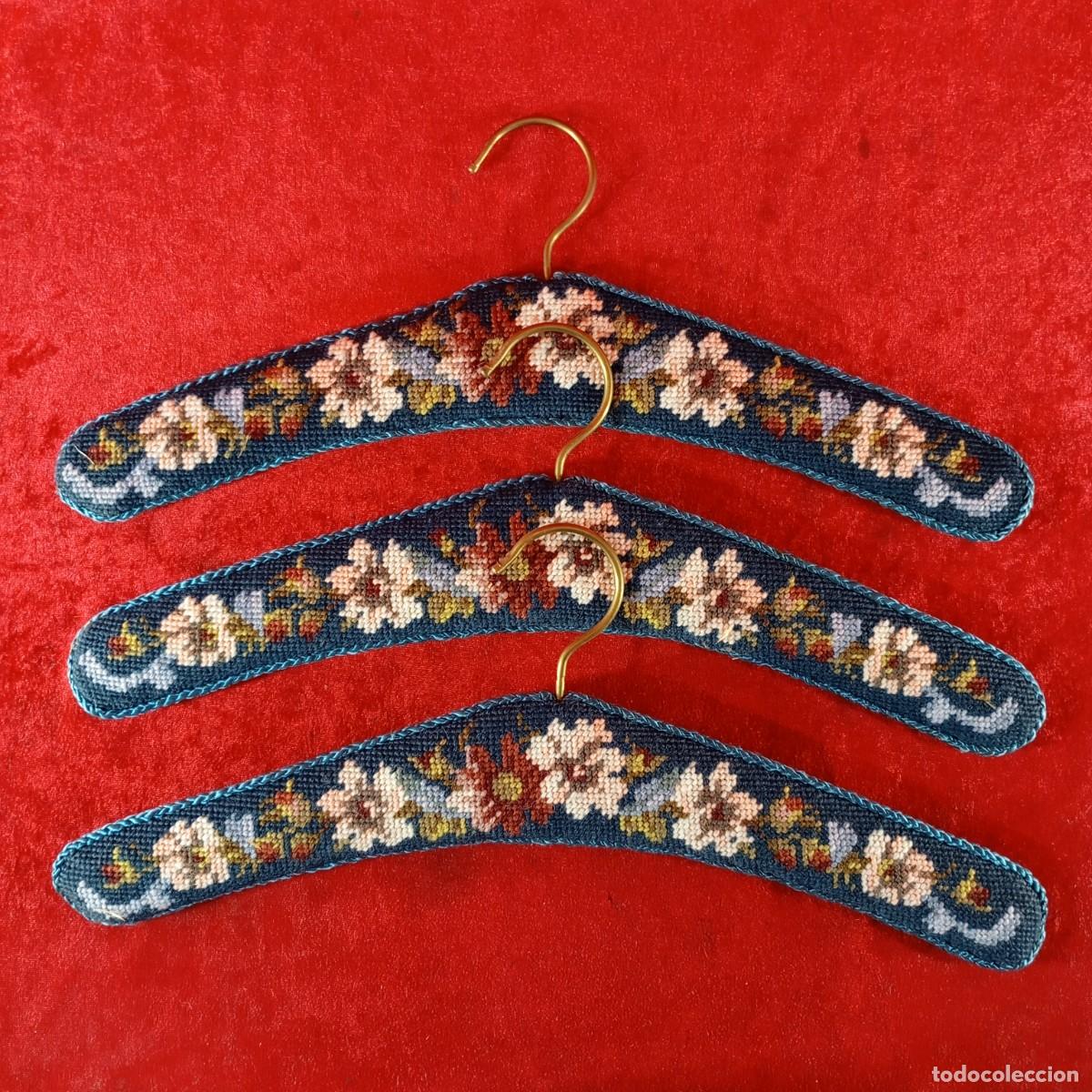 Vintage: CONJUNTO DE PERCHAS VINTAGE - SIGLO XX - 1950'S - BORADOS FLORALES