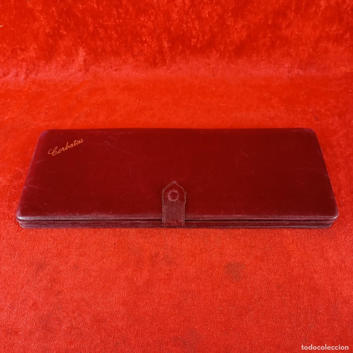 Vintage: ESTUCHE DE CUERO VINTAGE - PARA CORBATAS - COLOR BURDEOS - 12,5 - 31,4 CM