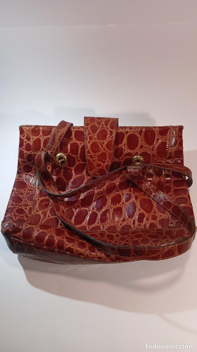 Vintage: Bolso de Hombro Vintage en Piel Grabada Cocodrilo &ndash; Tono Co&ntilde;ac / Casta&ntilde;o (C. 1980-1990)