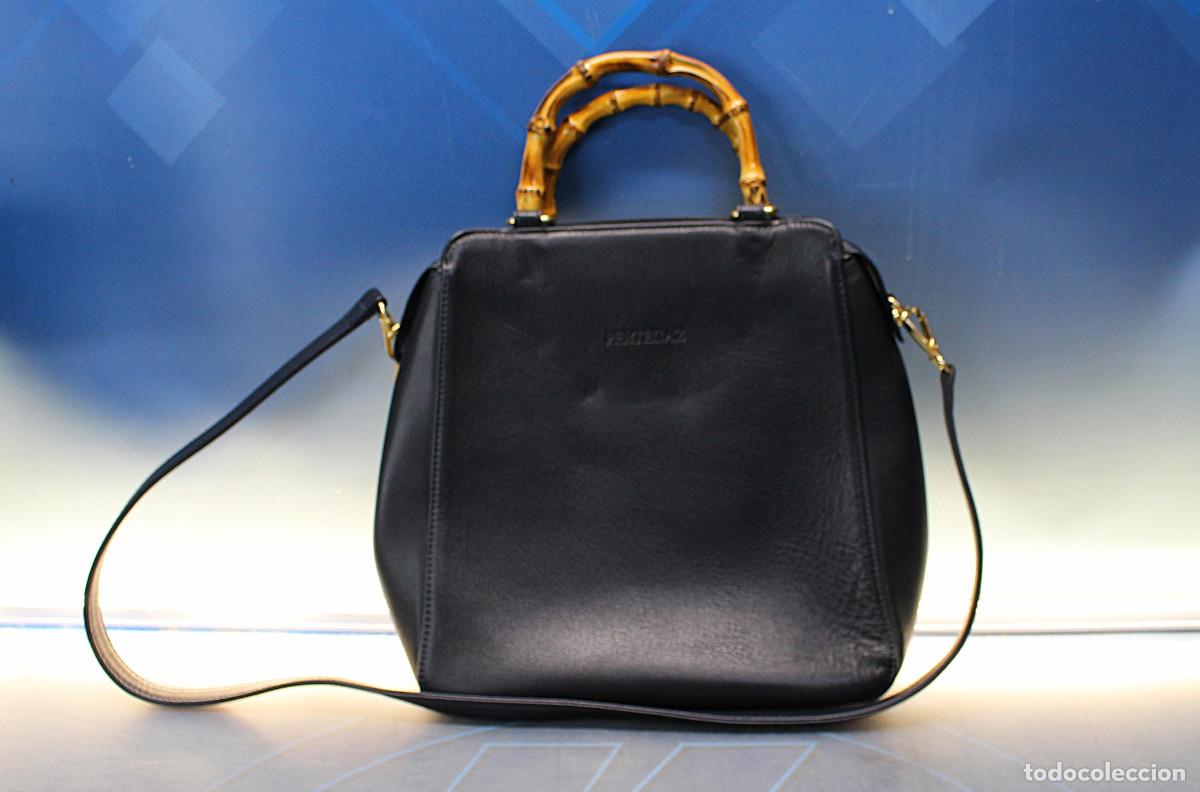 Vintage: 01. Bolso vintage piel azul oscuro, asa de bamb&uacute; y herrajes dorados, Pertegaz. Tipo trapecio.
