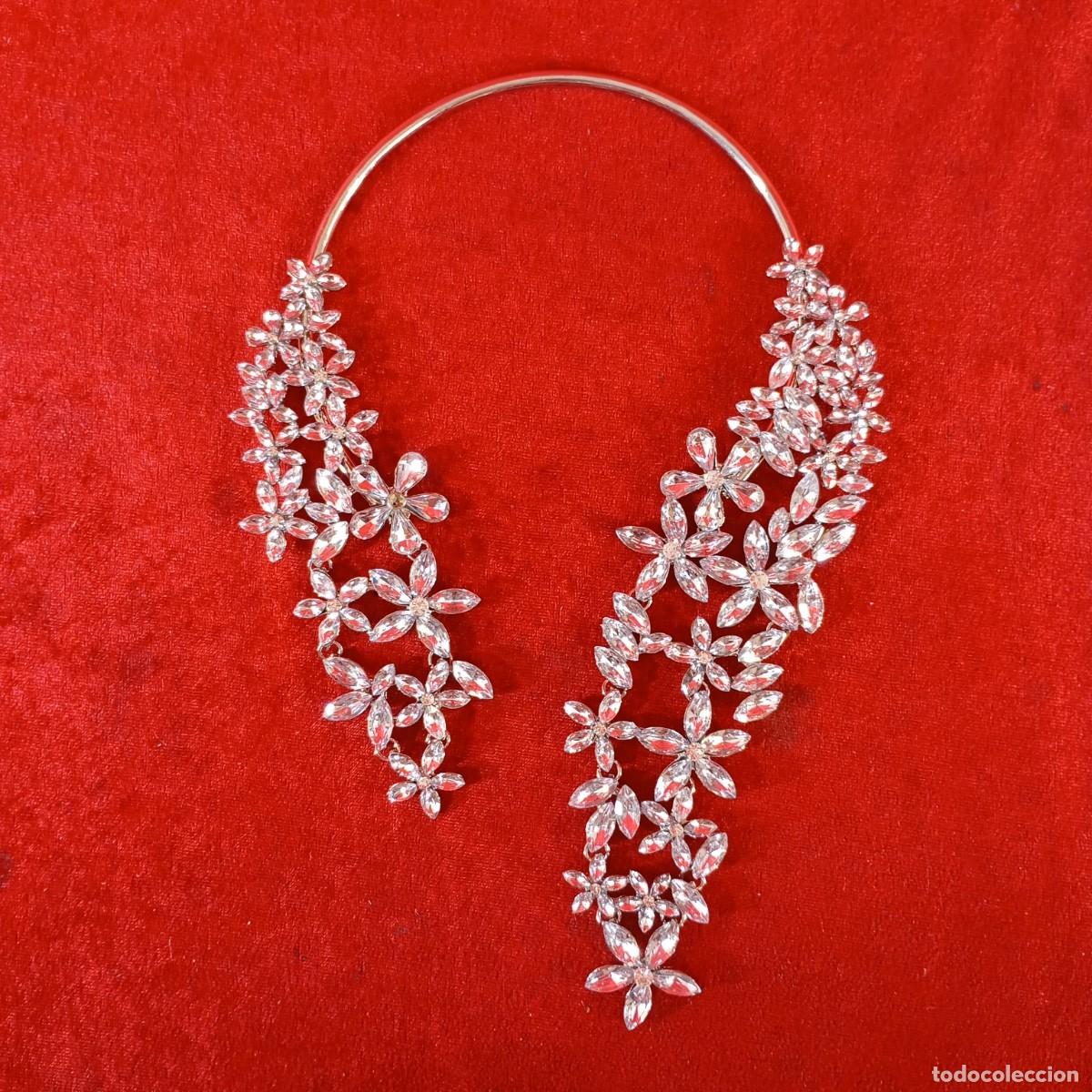 Vintage: COLLAR VINTAGE - ESTILO GARGANTILLA - DISE&Ntilde;O ASIM&Eacute;TRICO - COLOR PLATINO - APLIQUES DE CRISTALES - 01